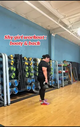 Grab a corner and some weights and let’s get to it 💪🏼 3 x 12-15: 1. RDL 2. Gorilla rows 3. Reverse lunge 4. Sumo squat  5. Reverse fly 6. Bent over underhand row #weightlossjouney #strongwomen #plussizefitness #workoutroutine 