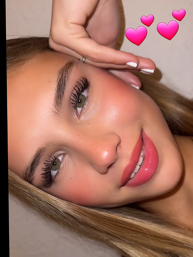 jeune femme amoureuse,  heureuse, adorable et très Belle 🙂 😘 💕 solo single  Beautiful Beauty Woman top Princess adorable cute cool belle linda bella FYP Girls TRENDS musique chanson  #viral #trends #beauty gf #mytype #mytypeofwoman 