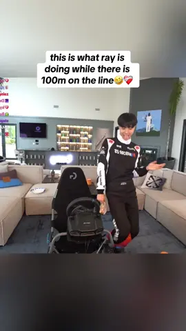 this is what ray is doing while there is 100m on the line🤣❤️‍🩹#rayasianboy #ray #nascar #fyp #viral 