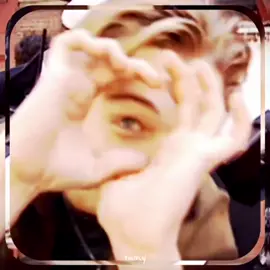 Pretend he’s holding a camera 🙏🙏 #leonardodicaprio #fyp #trendingvideo #edit #leonardodicaprio90s 
