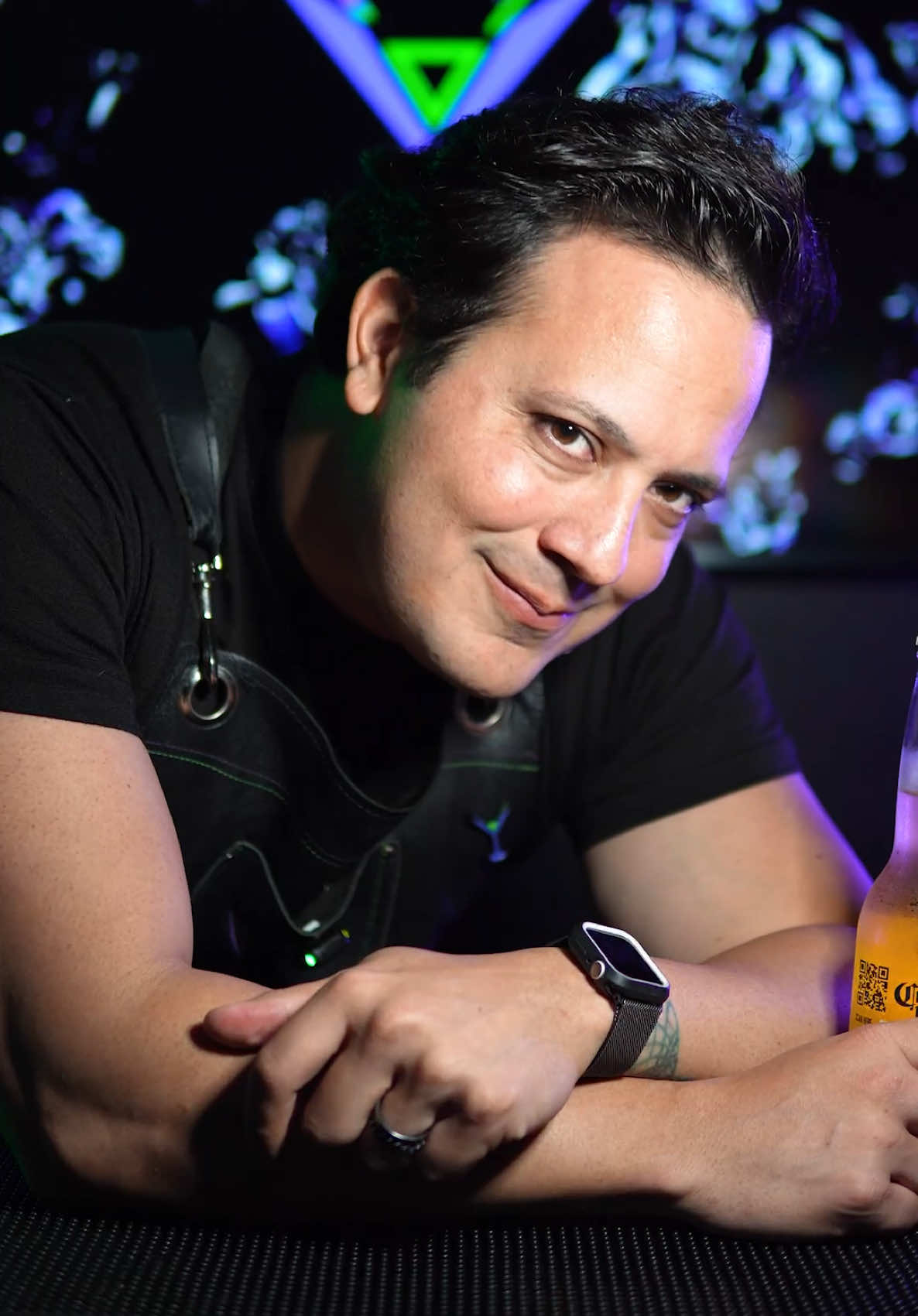 Así se abre una cerveza con... estilo 😏 #raulbartender #bebidas #recetas #cocteles #corona 