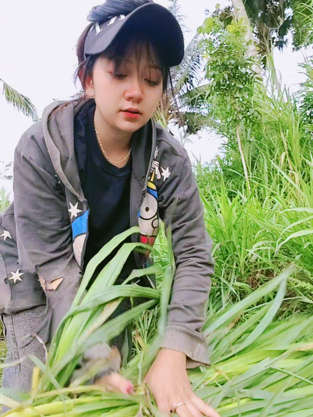 SELALU SISAKAN RUANG IKHLAS UNTUK HAL YG TIBA-TIBA MENGECEWAKAN #tukangngarit #petanimuda #petaniindonesia🇮🇩🇮🇩🇮🇩🌿🌿 #fypppppp 