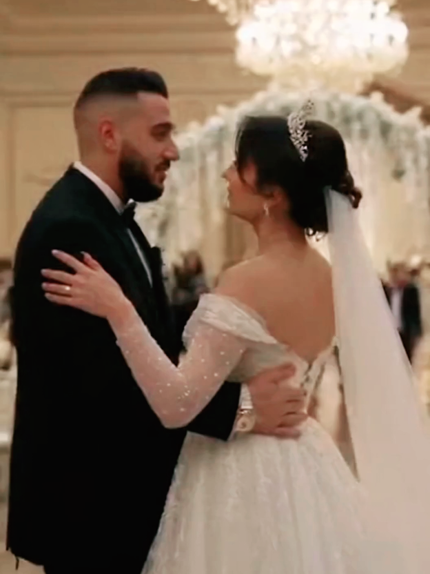 في حفلة زواج عروسين يدردشان ،الصاروخ واجد يدخل محطة الفضاء At a wedding reception, a bride and groom are chatting The rocket is ready to enter the space station   #الذكاء_الاصطناعي  #Ai  #عرسان  #الجزائر  #حفلات 