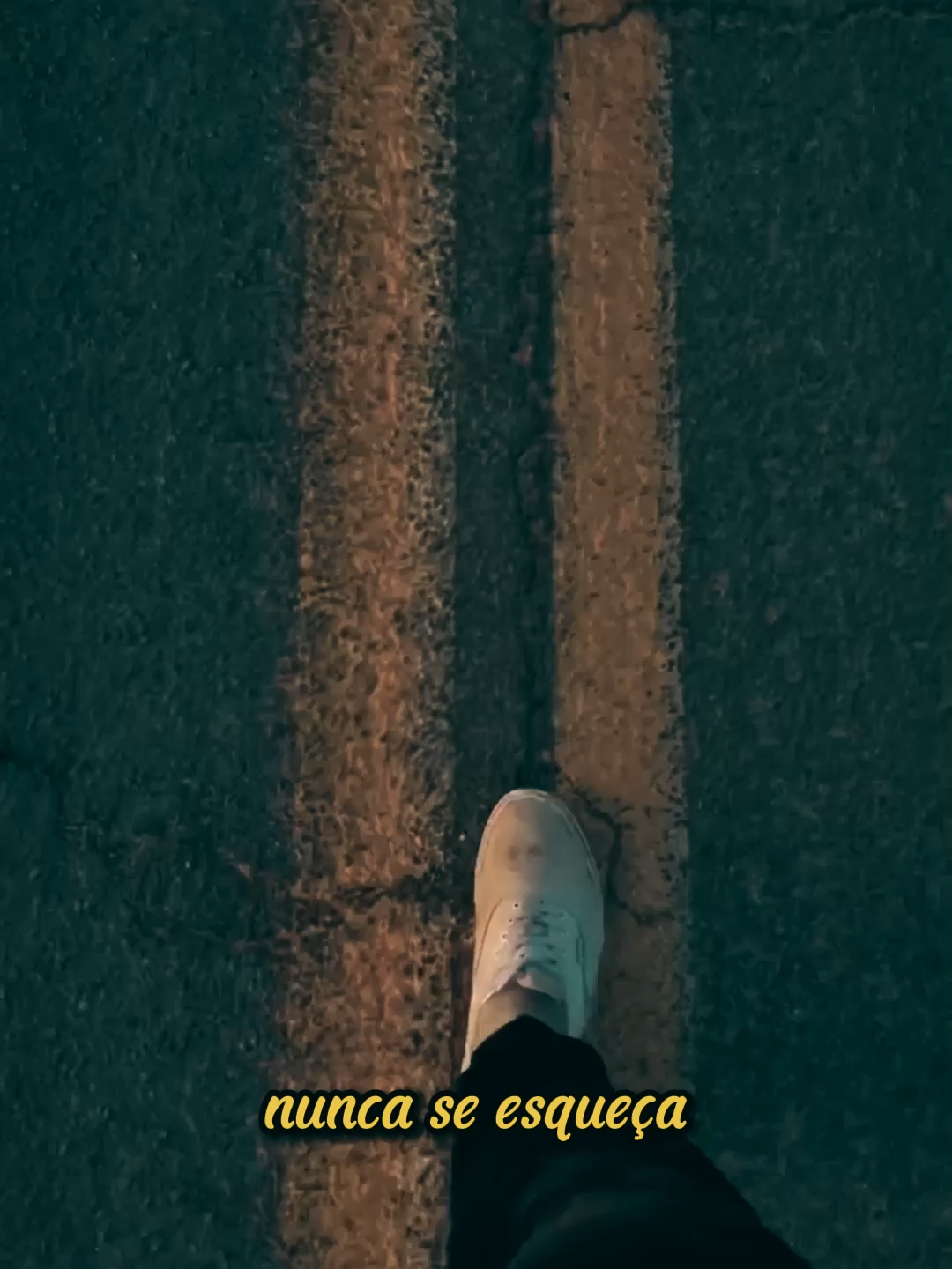 “Mesmo que ninguém veja seu esforço, Deus vê tudo. ✨ Quem crê que Deus recompensa em silêncio, comenta ‘Amém’ 🙏”  #DEUS #motivation #reflexão #oração #Igreja #deusnocomando