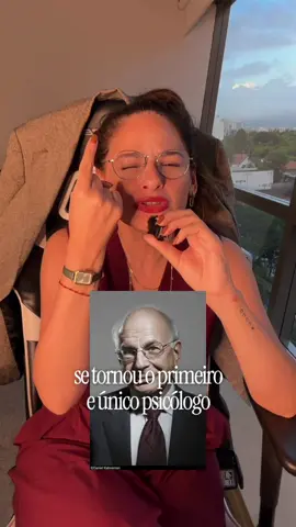 Economia Comportamental: Como Melhorar Suas Decisões Financeiras Falamos sobre como Daniel Kahneman e Richard Thaler revolucionaram a economia ao mostrar que nossas decisões econômicas são influenciadas por vieses psicológicos. Apresentamos o Desafio 30 Dias Mais Rico, que transforma os conceitos de economia comportamental em lições práticas para melhorar nossas escolhas financeiras.