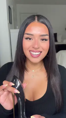 being told you smell good >>> #ad these two are forever in my perfume collection @Carolina Herrera 🎀 • Carolina Herrera Good Girl - bold, elegant, + such a classic • Carolina Herrera Good Girl Blush - fresh, feminine, with hints of vanilla  try or restock now @sephora during the Semi-Annual Sale!! 👛  #sephora #carolinaherrera #sephorasquad #goodgirlcarolinaherrera