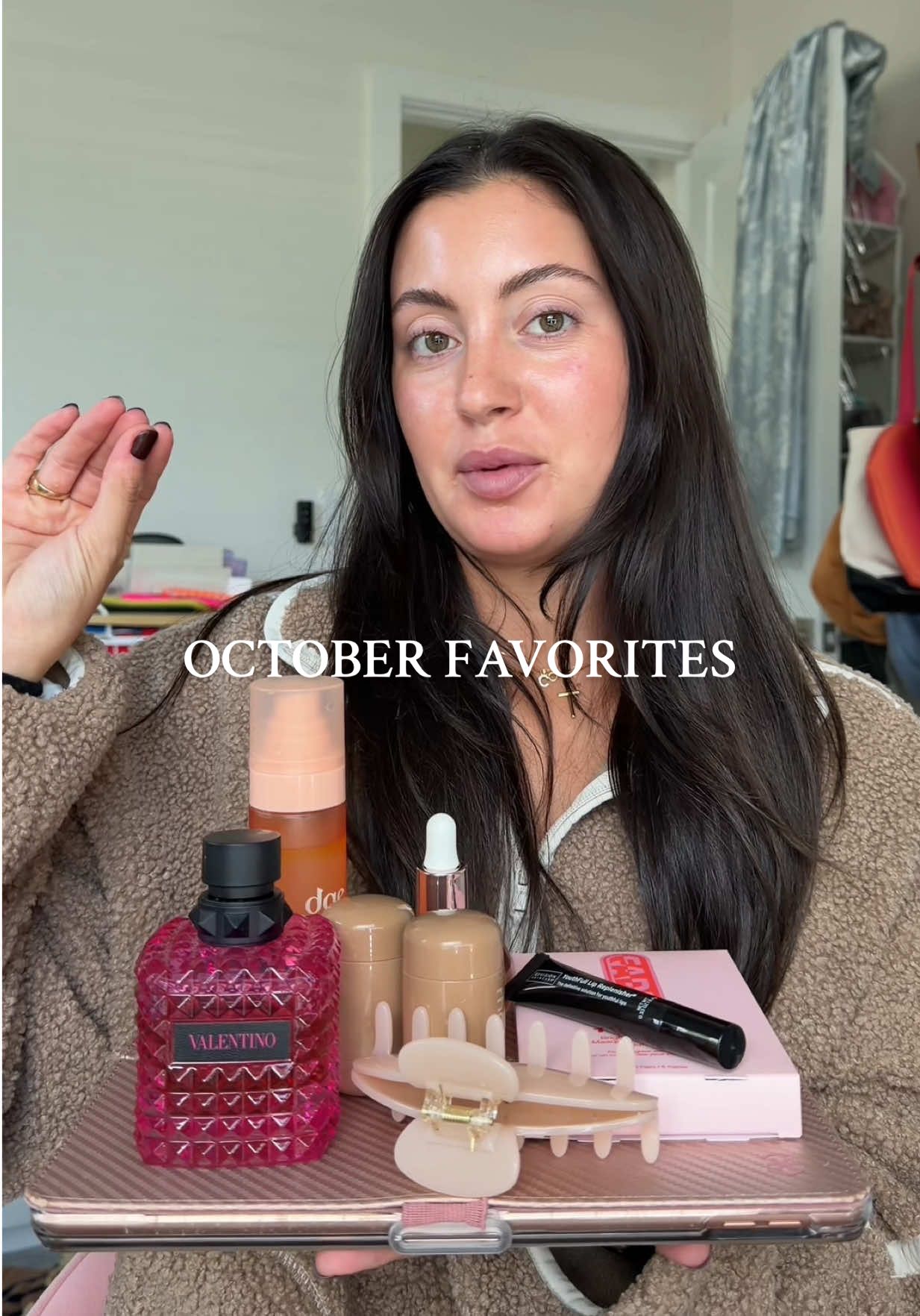 october beauty favorites!! these are products i’ve been reaching for all month 💖🤌🏼 #octoberfavorites #beautyfavorites #beautyproducts #itgirlfinds #BeautyReview @Dae Hair @Valentino.Beauty @rhode skin @Revision Skincare® @Emi Jay @TOPICALS @Kérastase 