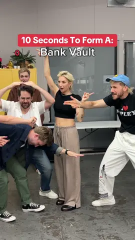 How many people does it take to form a canoe? 🧐