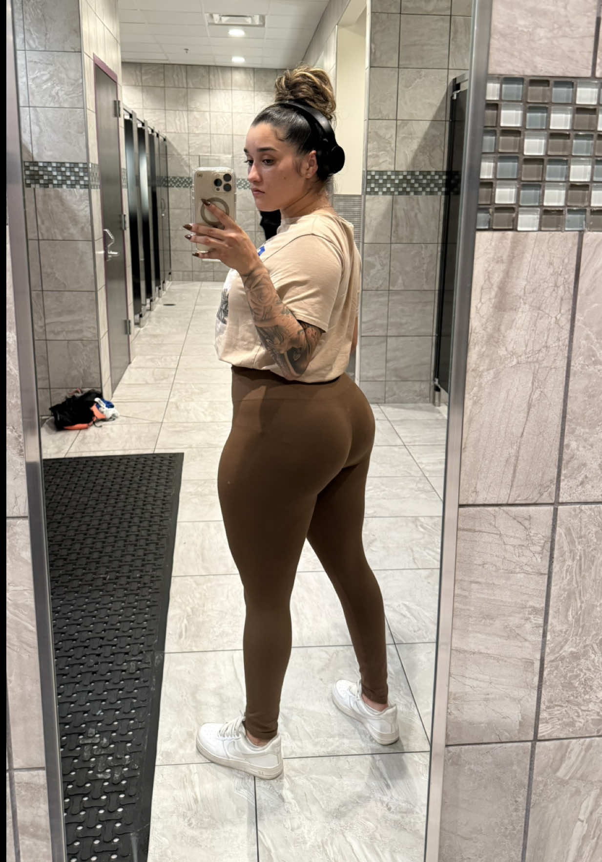 “Lifting weights and lifting my mood.💖 Drop your favorite post-workout song below!” : : #maariiiiieeeeee__ #Fitness #gymgirl #legday #fyp 