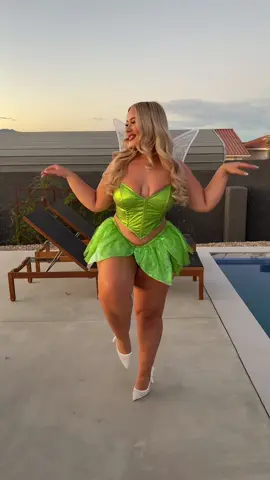 am I too late to this trend lol #halloween #shewasafairy #imjustagirl #tinkerbell #complexcon 