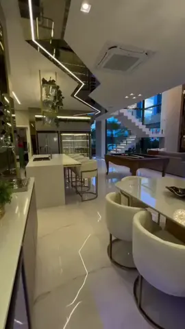 Imagine transformar o ambiente com o brilho e a elegância de um verdadeiro espetáculo de luz. ✨ O Lustre Cristal Dente de Leão Redondo G9 encanta à primeira vista com seu design luxuoso e moderno. Inspirado na delicadeza do dente de leão, cada haste de cristal reflete a luz das lâmpadas G9, criando um efeito deslumbrante e sofisticado. Ideal para salas de estar, jantar, halls e até quartos, esse lustre é o toque de requinte que seu espaço merece. Com estrutura resistente e acabamento de alto padrão, ele une beleza, brilho e durabilidade em uma única peça. Lustre Cristal Dente de Leão G9 — um brilho que transforma e inspira. ✨ #lustre #sala #saladeestar #casalinda #decoracao 