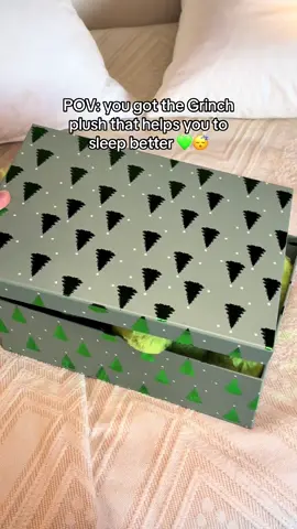 I’m in love with this Grinch plush that breathes 🥹💚 #grinch #grinchmas #plush #sleep 