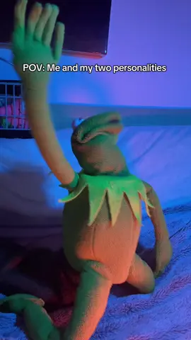 WHATS GOING ONNNN! #nickiminaj #beezinthetrap #multiplepersonalities #barbz4life 