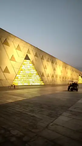 بصوا شوفوا #مصر عامله ايه #المتحف_المصري_الكبير 