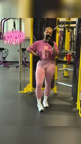 25 days till FORTY! Chest /shoulder day …. 💪🏾