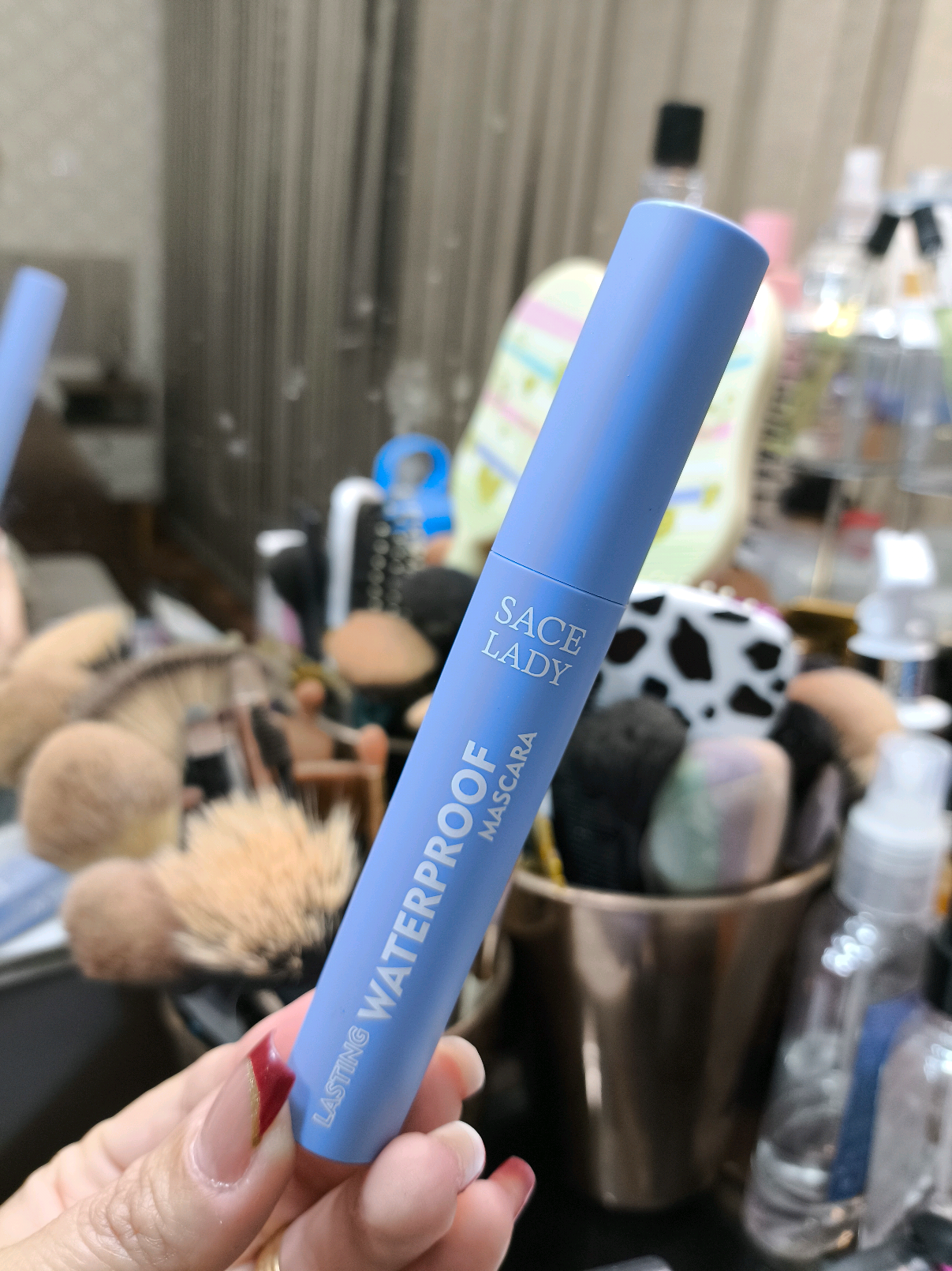 Testando a máscara de cílios que promete efeito natural + volume em segundos! 👀✨   #CíliosPoderosos #MakeDoDia #MáscaraDeCílios #BeautyHack #TesteiEAmei @SaceLadyMY 