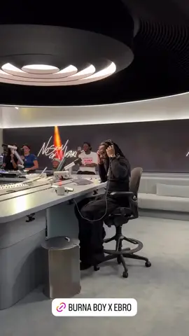 Burnaboy and Ebro Darden dancing to WGFT at the apple music studio 😂🔥❤❤ #wgft #applemusic  #burnaboy  #outsiders  #afrobeats 