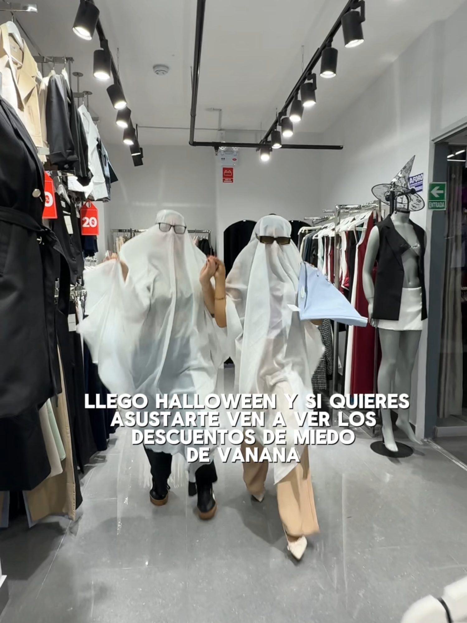 🎃 ¡Descuentos de miedo en VANANA! 👻 Encuentra tus prendas favoritas con precios que asustan (de lo buenos que son 😍). 🛍️ Solo por tiempo limitado 📍 Galería El Dorado: Piso 5, tienda 502 📍 Galería Damero: Sótano 1, tienda 001 💻 También en vanana.com.pe #ofertas #promociones #halloween #gamarra #fyp