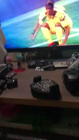 Nostalgia jogar o PES18.🥲♥️🎮 #pes  #xbox  #futebol  #fyp  #foryou 