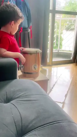 Com o toque do atabaque, o coração bate mais forte! 💚🍃 #Oxóssi #Candomblé #OgãDoFuturo #ToqueDeOrixá  #TikTokBrasil 