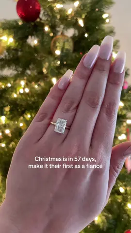 ‘Tis the season🎄💍  #weddingrings #engagementrings #christmasproposal #proposalgoals #ringinspo 