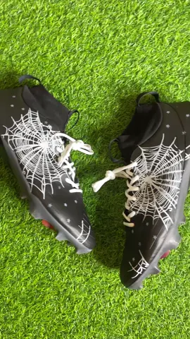 Simplicity 😎 #customshoes #foryou #football #drxpcustomz #viral 