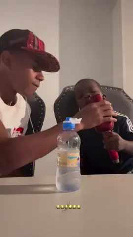 Lamine Yamal reappeared on social media in this video with his brother singing “Waka Waka” 🥰 #beINSPORTS #LamineYamal #FCBarcelona