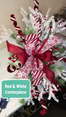 Have you tried to make a centerpiece with zip ties this year?  I’m ❤️ing them!  #diydecor #diychristmas #christmas #christmasdecor #wreath