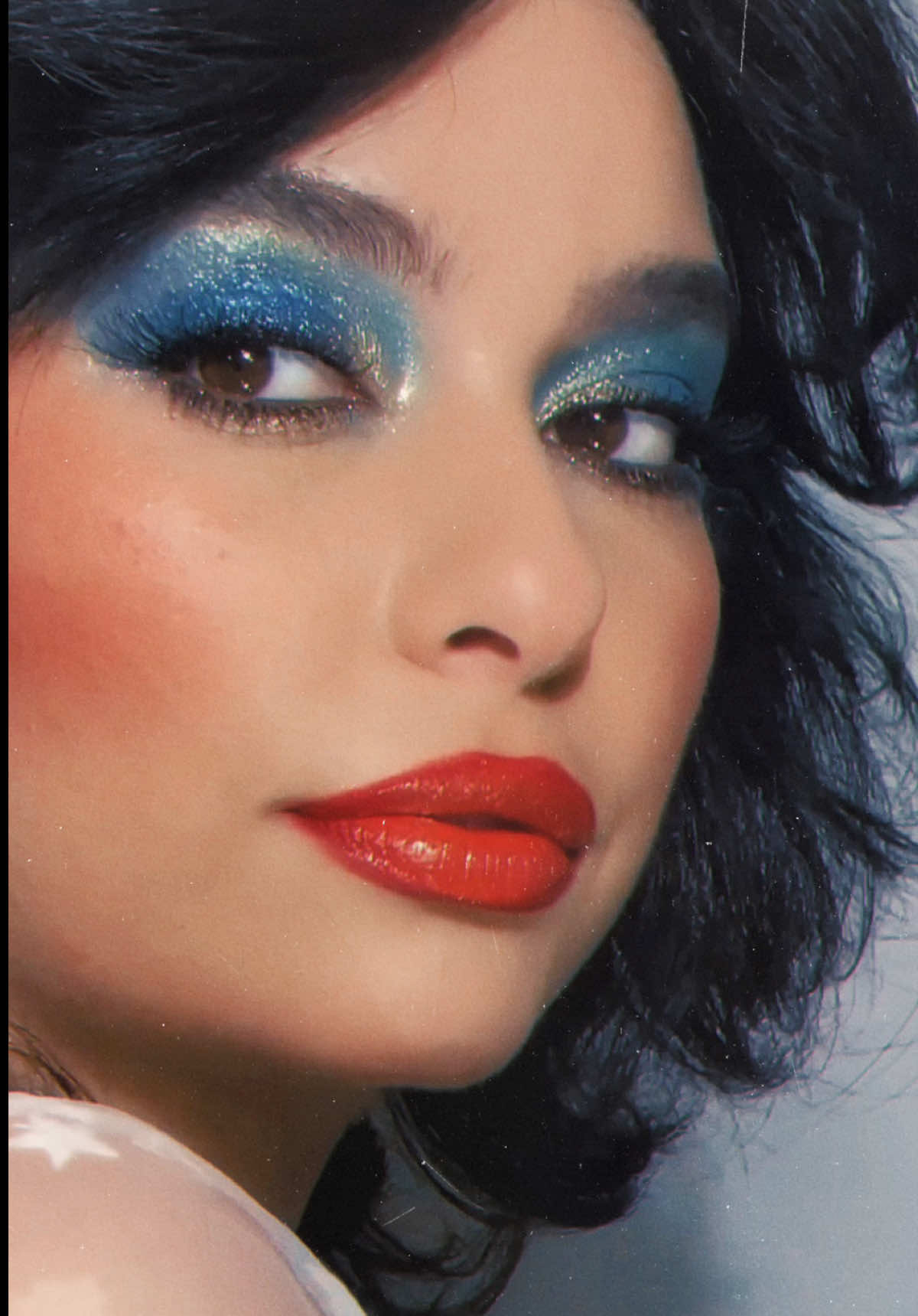 disco fever✨  @about-face beauty makes me want to play with makeup all day long 😍🪩 Product Breakdown: EYES: 	⁃Matte Fluid Eye Paint in White Noise and Replicant  	⁃Fractal Glitter Eye Paint in Apollo Empire and Above Santorini LIPS: 	⁃Matter Lip Fix Pencil in Sound the Alarm 	⁃Paint it Matte Lip Color in Canyon on Fire 	⁃	Light Lock Lip Gloss in No Hard Feelings FACE: 	⁃Cheek Freak Blush Balm in Cowgirl #makeuptutorial 