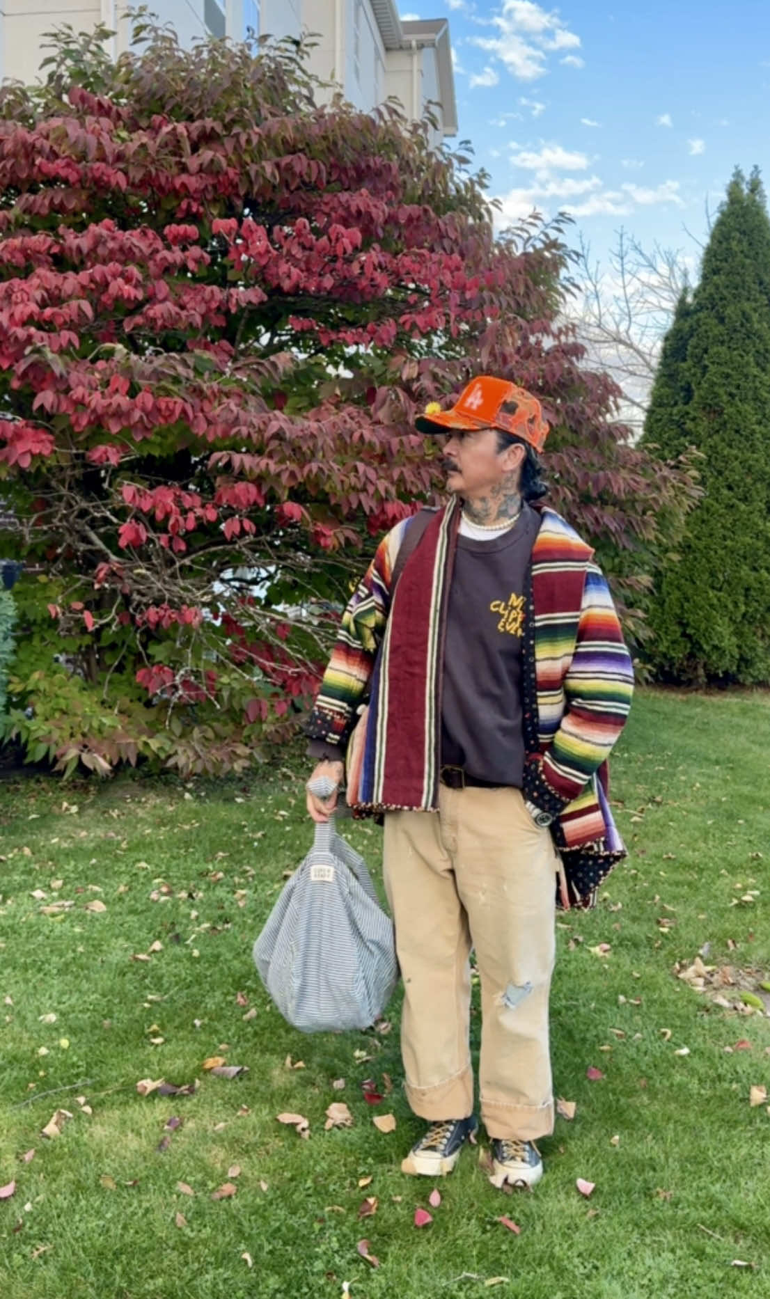 Go with me to my first class on this @hanzonation tour — today we’re kicking things off at @salonstellari in Rhode Island. So here’s the deal: I usually fly in on a Saturday, grab a hotel, and when Sunday hits, it’s go-time. I’m always hyped for that first class. Now, I don’t really call myself an educator — they already know how to cut hair. I’m more of a mentor… or honestly, a cheerleader. Because cutting hair is just one piece of it. I talk about showing up — how you dress, how you carry yourself, the energy you bring. Chivalry, professionalism, being prepared — all of it matters. I want stylists to get their value. And part of that value? The tools you use. Like, if you’re five years into doing hair and still using your cosmetology school shears — the ones made for mannequins and mother-in-laws — but you’re rocking a Louis bag and dreaming about a Porsche in the driveway… your priorities might be a little off. Don’t be a tool. Just get the right tools. Work smarter, not harder. Elevate your skill, your craft, your vibe. I’ve worked hard for this life, and I’m stoked to be on the road sharing what I love. Have the best day — and keep your eye on the prize. . . . . . #OOTD #grwm #texas #austin #hairstylist 