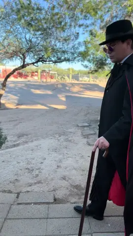 This would be Dracula from The Hammer Films if he walked in the streets of London.🧛🏻‍♂️ #dracula #draculacosplay #vampirecosplay #horrorcosplay #spooktober 