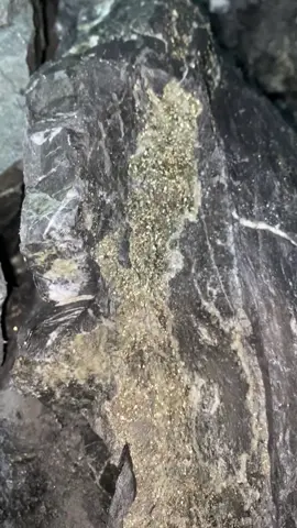 Se solicita personal 😏#mineria  @Luis R Conriquez 