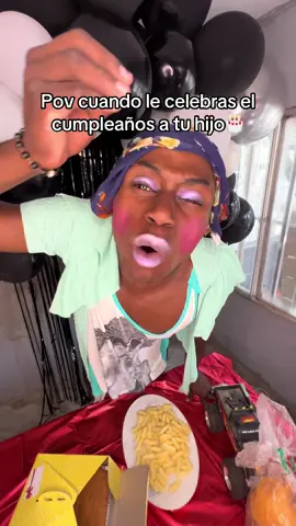 Cuando le celebras el cumpleaños a tu hijo🎂🥳😂.                                          #comedia #paratiiiiiiiiiiiiiiiiiiiiiiiiiiiiiii #viraltiktok #humor #greenscreen 