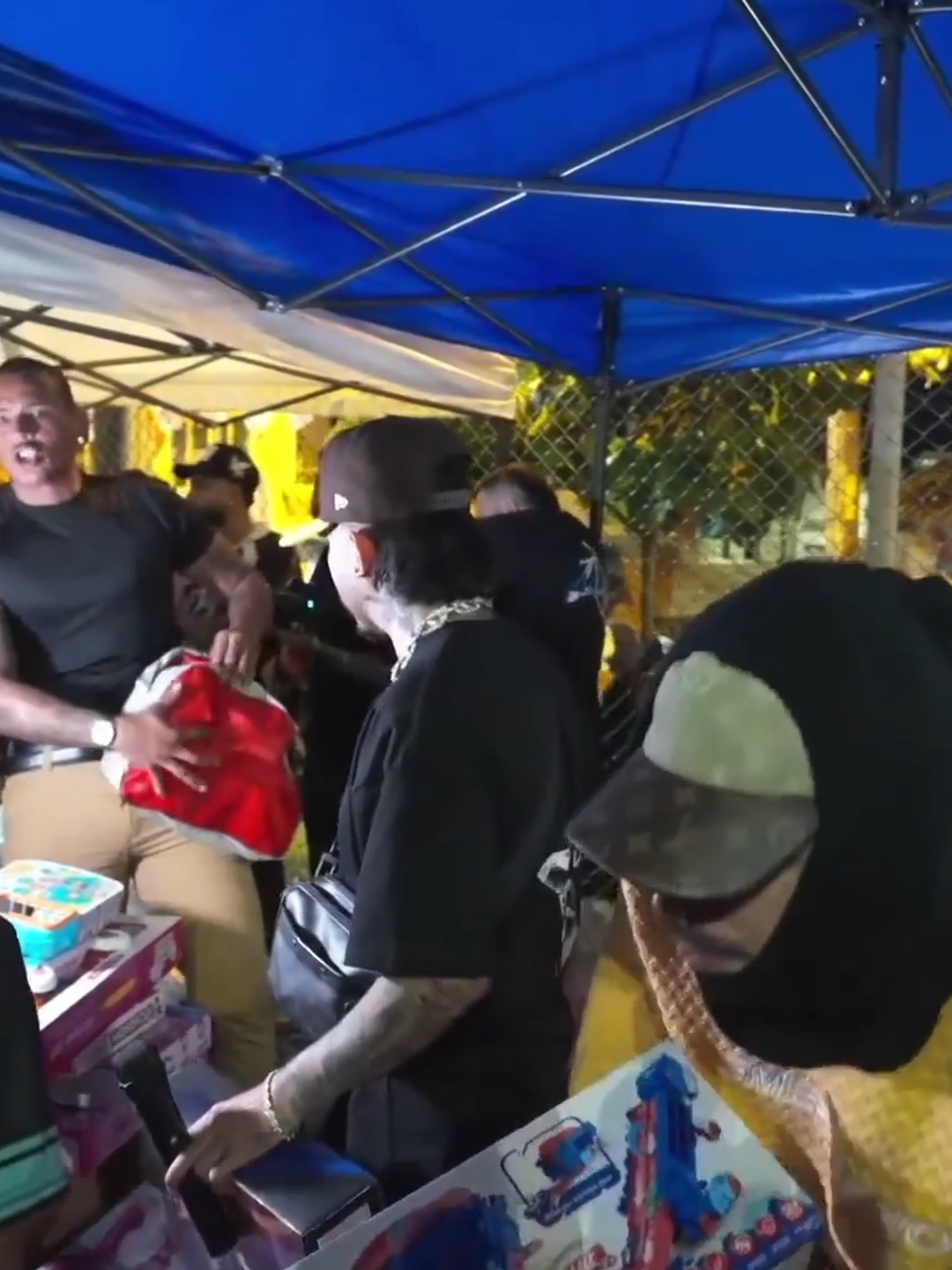 westcol y ryan castro dando regalos en pereira #westcol #ryancastro #clips #clipswestcol #clipsdetwitch