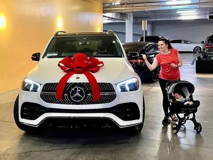 Congratulations 🥳🥳🎊🎈🎈🌹to the family of Mrs Tlhogi Modiba on your Brand new car 🚘💐 Thanks for your wonderful feedback 🎉🎉🎉thanks for trusting me and trading with us 👏🇺🇸🇺🇸🇺🇸