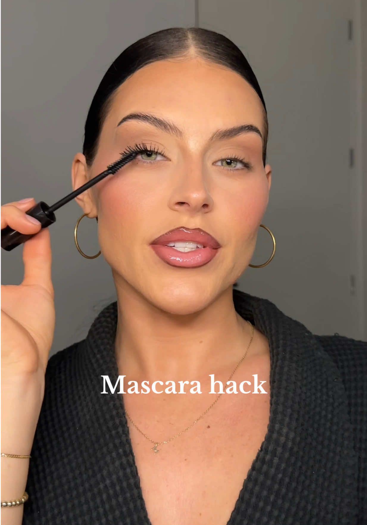 There is a time & place for a bold undereye but this is my go-to for everyday looks!  Both from @essence.cosmetics .. lash without limits tubing in black & original formula in brown #mascarahack #makeuphack #makeuptips #beautytips 