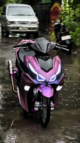 sorenya kehujanan, malemnya kesepian😔