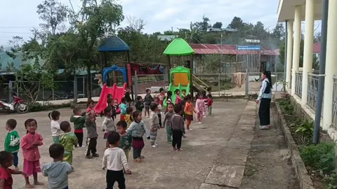 Thể dục trên bản của cô trò chỉ vậy thôi ạ 😊