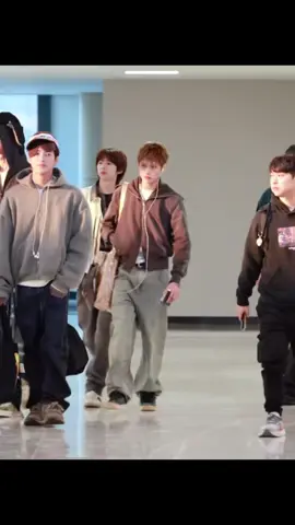 I’m lovin’ this new look 👌#cortis #james #fyp #kpop 