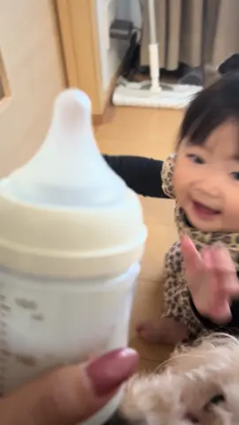 朝の一杯🍼 #赤ちゃんのいる生活 #赤ちゃん界隈 #女の子ベビー #10ヶ月ベビー #ミルクタイム 