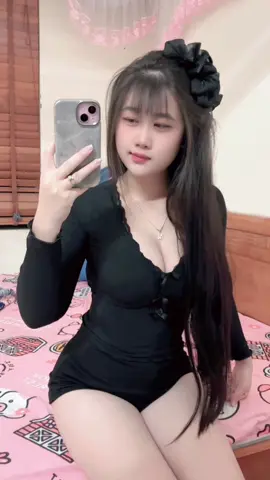 trời lạnh anh nhớ mặc áo ấm em không ôm anh được vì sợ chồng em đấm🤪#xhuong @My 🐰  