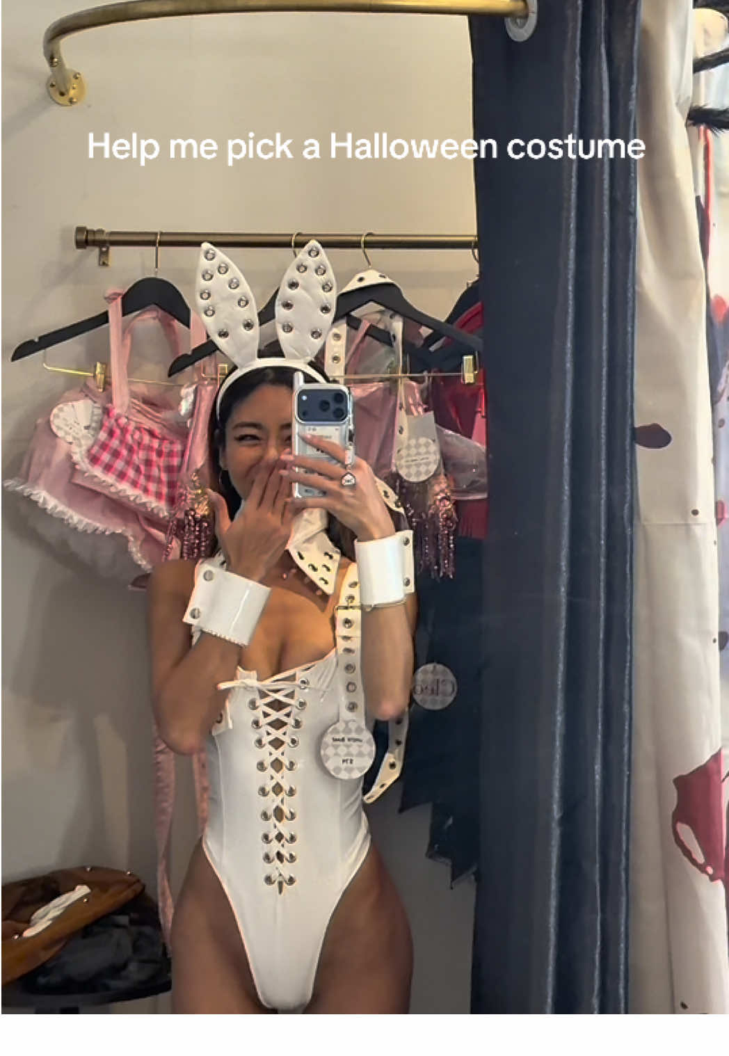 Hi help idk which one to pick #halloweenideas #halloweencostume #halloween #fyp @Cleo 