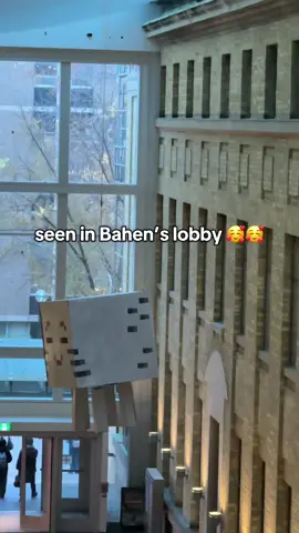 how is it floating ⁉️⁉️ #fyp #Minecraft #uoft 