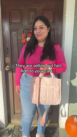 They are selling out fast Add to your cart‼️ ☺️ #westbronco #pufferbag #totebag #womenbag #cutebags 