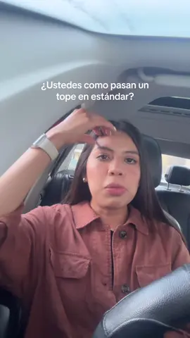 Estoy aprendiendo a manejar y estoy súper confundida en ¿cuál es la forma correcta de pasar un tope?  Help!  #aprendiendo #manejar #consejos #aprendiendoamanejar #ayuda 