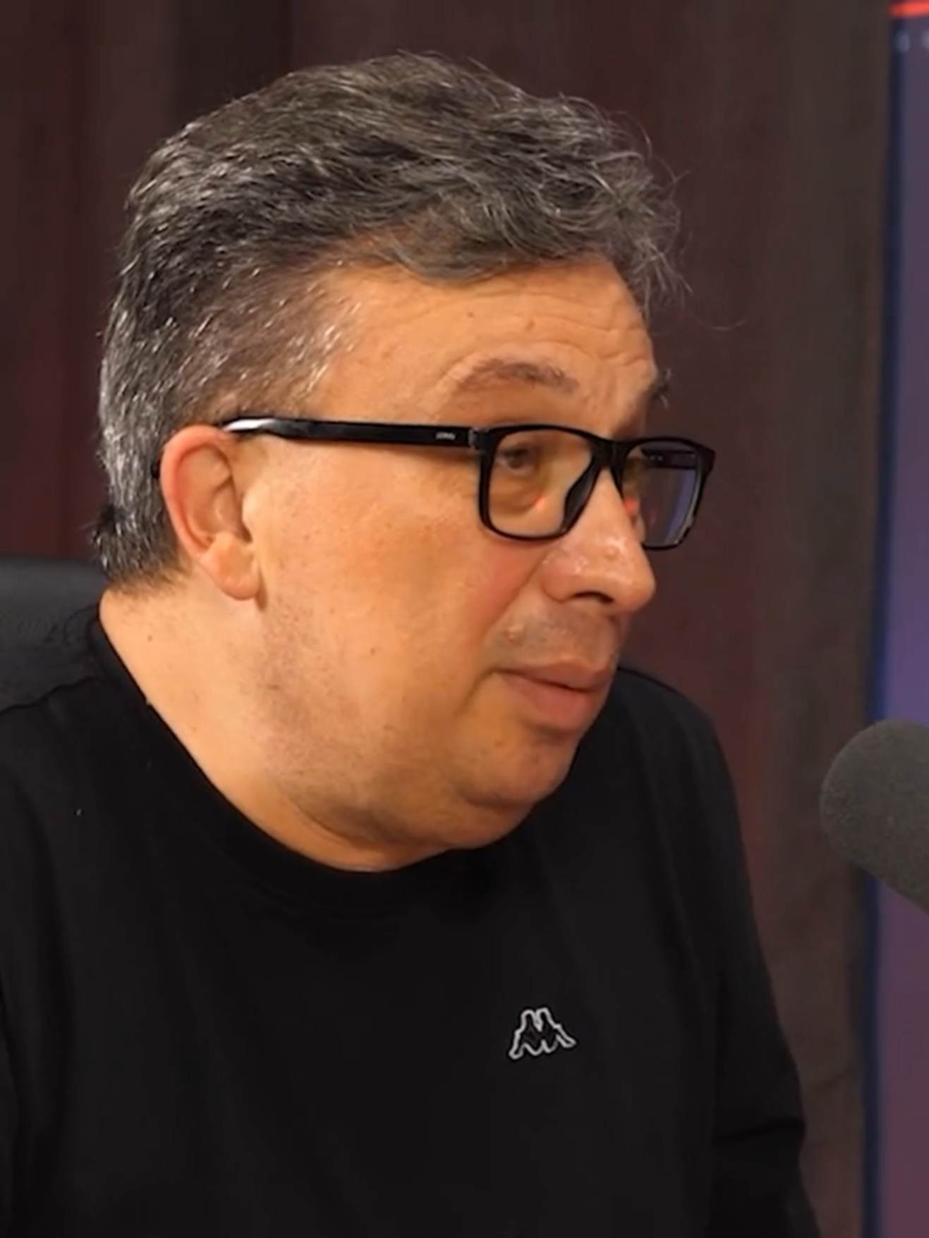 Marius Mitran a venit cu un val de laude pentru Jurgen Klopp, antrenorul care a ales să o părăsească pe Liverpool, pentru a lua o pauză din cariera de tehnician. A analizat tactica germanului, din perioada în care acesta o pregătea pe Borussia Dortmund. Powered by NAGA România. (P) Acest material conține plasare de produse. #unpodcast #boofmedia #NAGARomania #mariusmitran