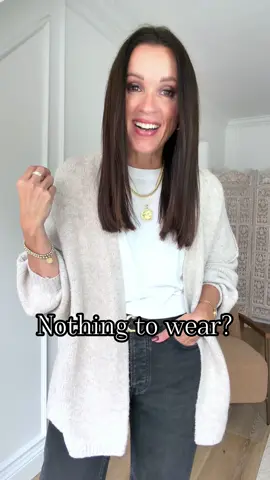 Reminder that getting dressed doesn’t have to be complicated. Grab your favorite jeans, basic t-shirt, layer on a cozy cardigan, and there you go! Don’t forget to add accessories to finish your look. Link to shop in my bio. #fashionover50 #fashionover40 #over40fashion #thanksgivingoutfit #falloutfit 