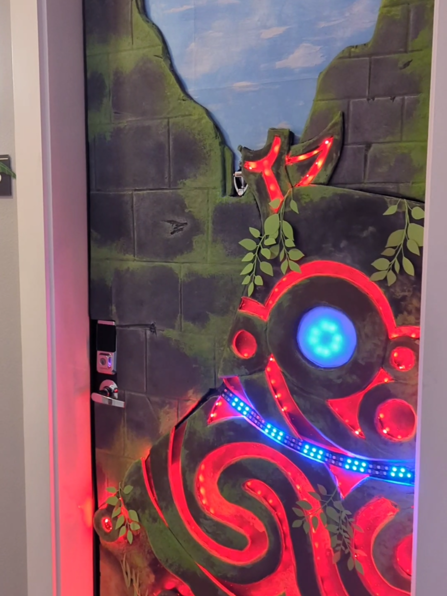 what's scarier than a decayed guardian that's still alive? here's this year's Halloween door display! #legendofzelda #breathofthewild #zeldabotw #korok #botwguardian 