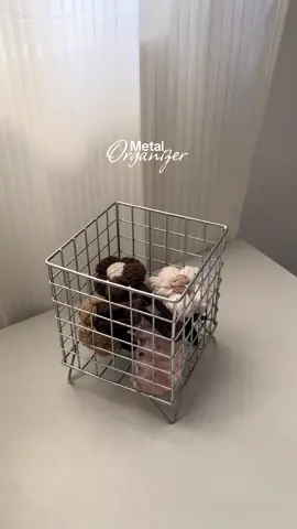 metal basket organizer 💫 #metalbasketorganizer #metalorganizer #deskorganizer #nordicorganizer #basketorganizer 