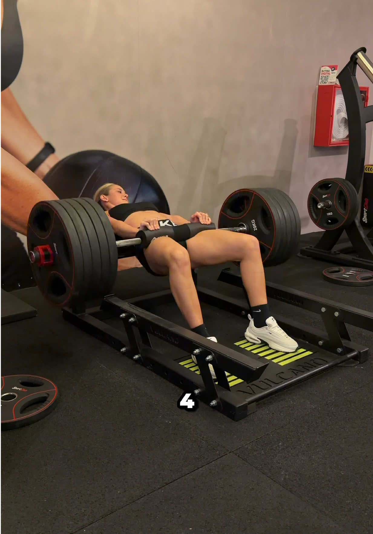 200kg en hip thrust. próximo objetivo: que salgan clean 🫣 jajjaja